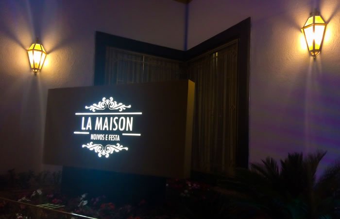 La Maisson luminoso